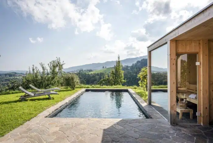 Pool und Sauna mit Panoramablick