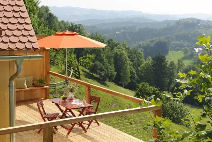 Terrasse mit Blick über die Hügel der Südsteiermark